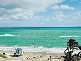 The Tides on Hollywood