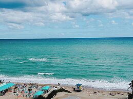 The Tides on Hollywood