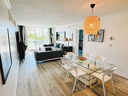 The Tides on Hollywood