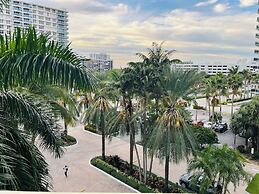 The Tides on Hollywood