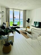 The Tides on Hollywood