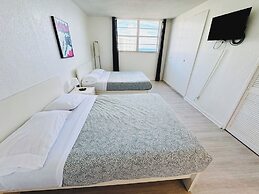 The Tides on Hollywood