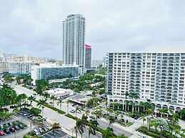 The Tides on Hollywood