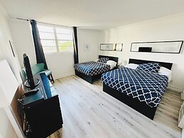 The Tides on Hollywood