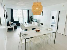 The Tides on Hollywood