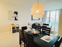 The Tides on Hollywood