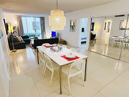 The Tides on Hollywood