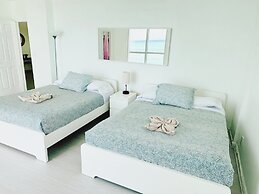 The Tides on Hollywood