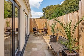 Beautiful Apartment in Central Neighbourhood