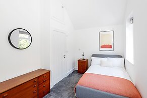 Beautiful Apartment in Central Neighbourhood