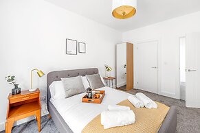 Beautiful Apartment in Central Neighbourhood