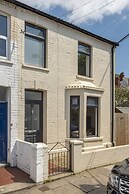 Beautiful Apartment in Central Neighbourhood