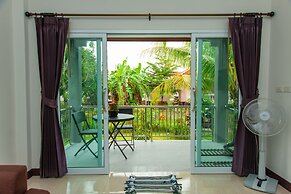 Cozy cottage with kitchen of Maenam 4