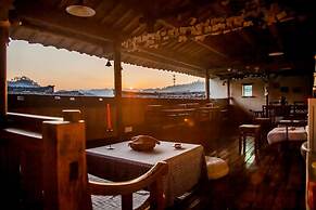 Pig's Inn Huangshan Xidi