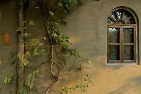 Pig's Inn Huangshan Bishan