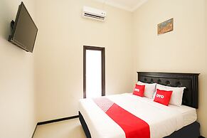 OYO Living 1743 Anie Residence