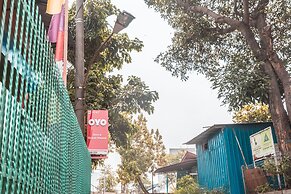 OYO Living 1756 Amira Guest House