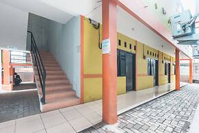 OYO Living 1756 Amira Guest House