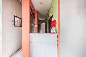 OYO Living 1756 Amira Guest House