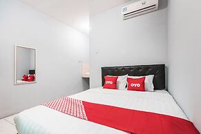 OYO Living 1756 Amira Guest House