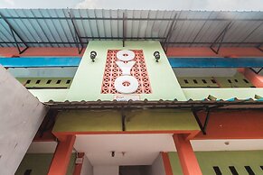 OYO Living 1756 Amira Guest House