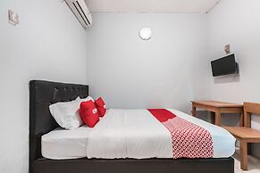 OYO Living 1756 Amira Guest House