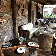 On The Mekong Resort