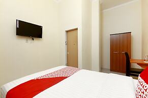 OYO Living 1332 Almonsari Residence