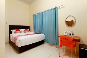 OYO Living 1332 Almonsari Residence