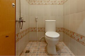 OYO Living 1332 Almonsari Residence