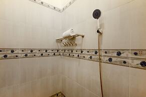 OYO Living 1332 Almonsari Residence