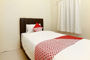 OYO Living 1332 Almonsari Residence