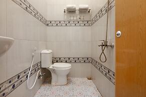 OYO Living 1332 Almonsari Residence