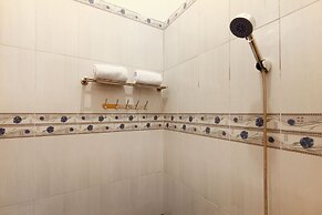 OYO Living 1332 Almonsari Residence