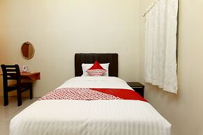 OYO Living 1332 Almonsari Residence