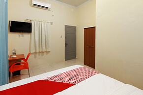 OYO Living 1332 Almonsari Residence