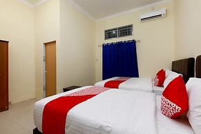 OYO Living 1332 Almonsari Residence