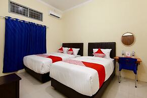 OYO Living 1332 Almonsari Residence