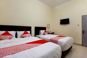 OYO Living 1332 Almonsari Residence