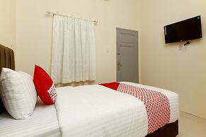 OYO Living 1332 Almonsari Residence