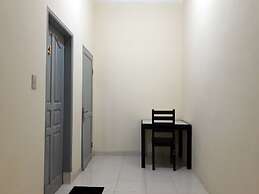 OYO Living 1332 Almonsari Residence