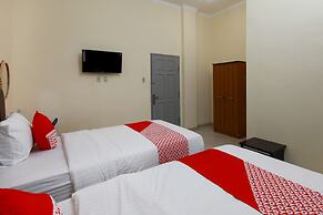 OYO Living 1332 Almonsari Residence