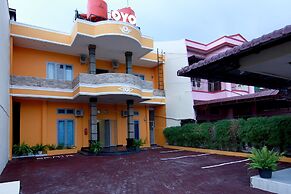 OYO Living 1332 Almonsari Residence