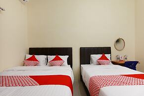 OYO Living 1332 Almonsari Residence