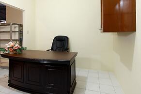 OYO Living 1332 Almonsari Residence