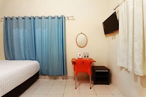 OYO Living 1332 Almonsari Residence