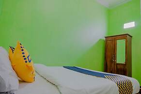 Super OYO 1759 Family Residence