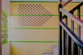 Super OYO 1759 Family Residence