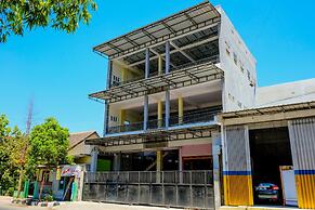 Super OYO 1759 Family Residence