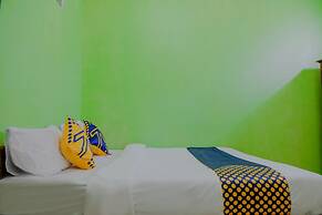 Super OYO 1759 Family Residence